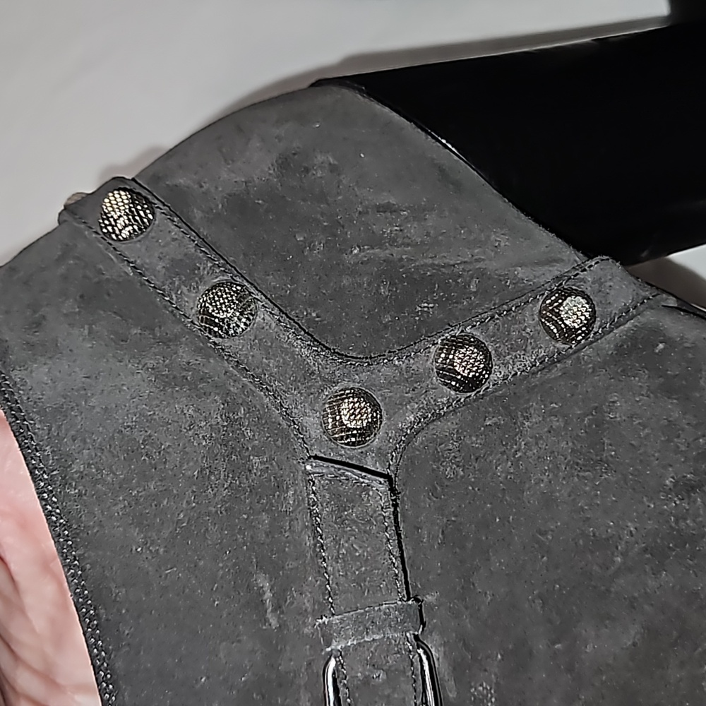 Balenciaga studded gray suede ankle boots size 39.5 - Picture 6 of 13